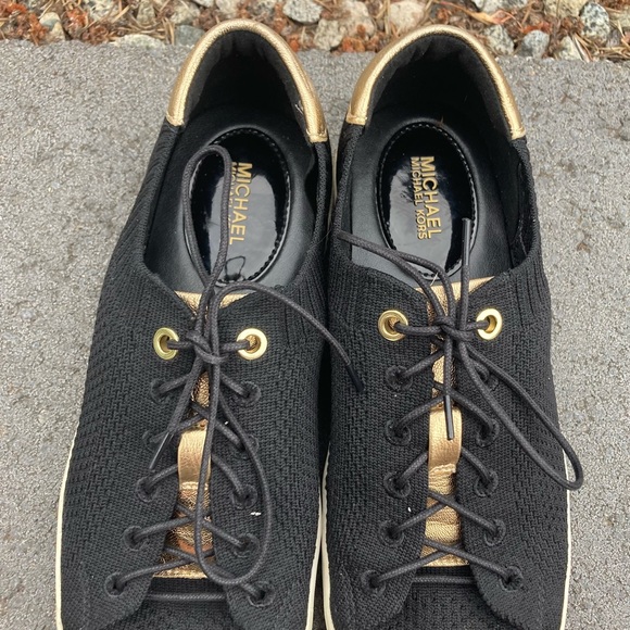 Michael Kors sneakers size 6.5 - Picture 2 of 5